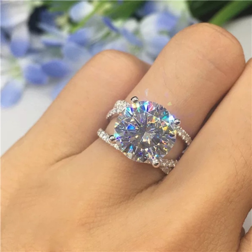 Exquisite Four Prong Cubic Zirconia Ring